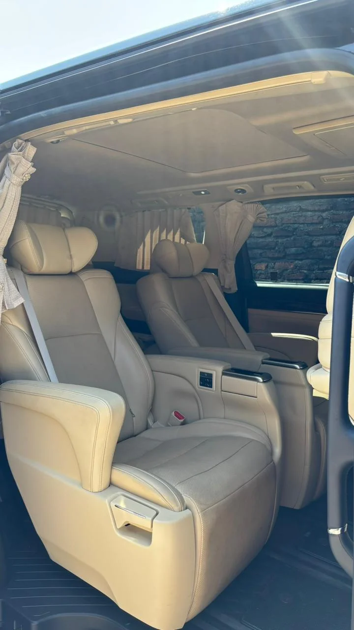 Interior Alphard - Jok Belakang